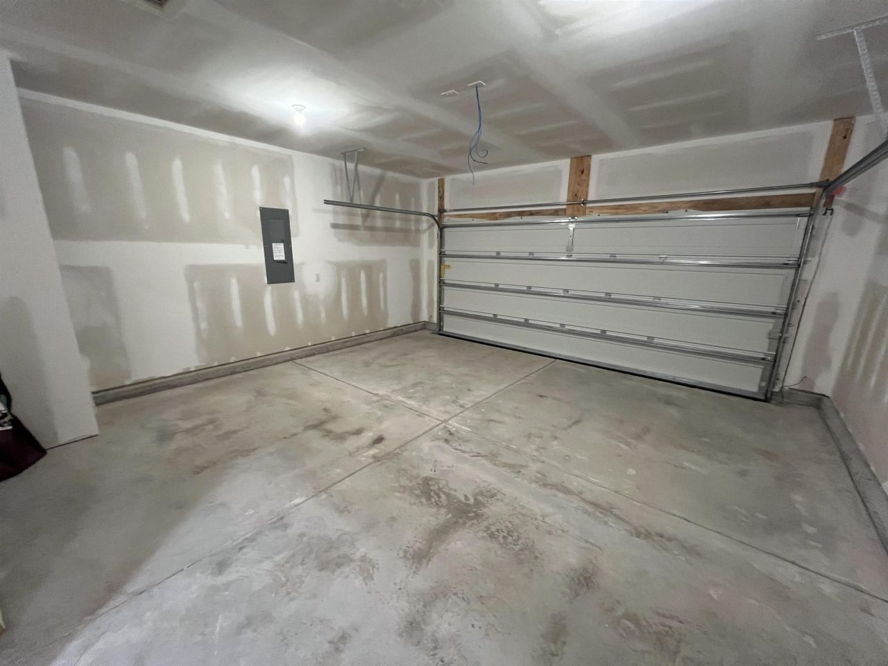 348 Azimuth Dr Photo 11