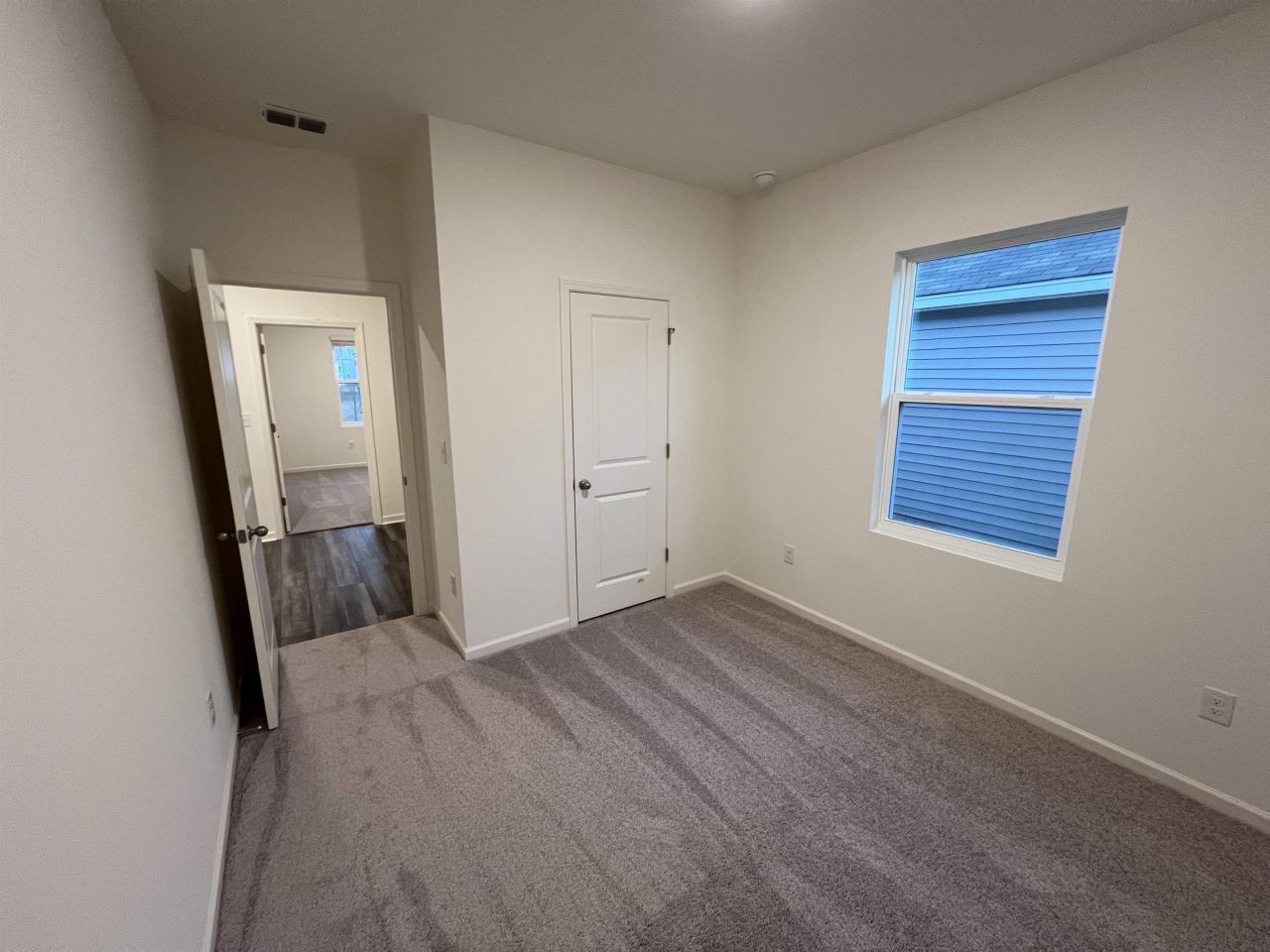 348 Azimuth Dr Photo 4