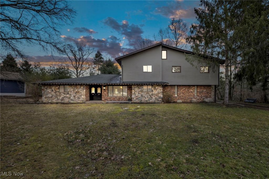 17937 Kingswood Drive, Chagrin Falls, OH 44023 Main Photo