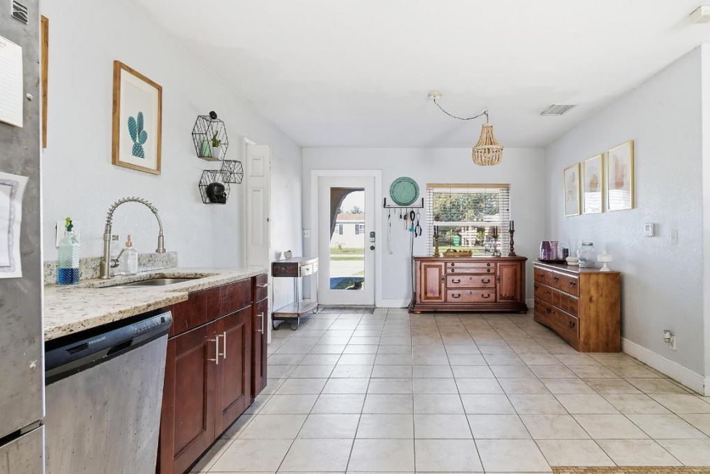 333 Mid Pines Road, Palm Springs, FL 33461 Photo