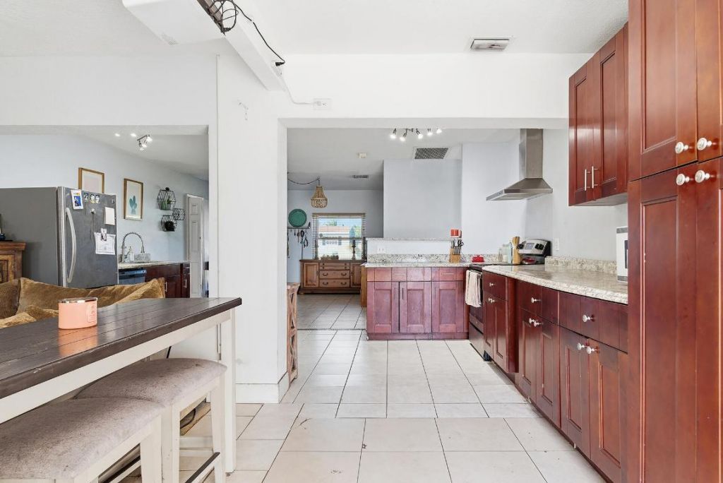 333 Mid Pines Road, Palm Springs, FL 33461 Photo