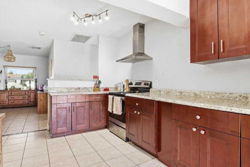 333 Mid Pines Road, Palm Springs, FL 33461 Photo