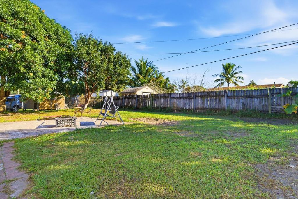 333 Mid Pines Road, Palm Springs, FL 33461 Photo