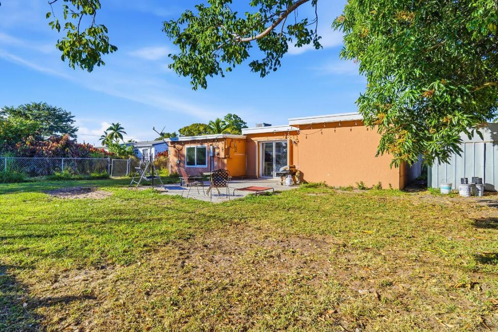 333 Mid Pines Road, Palm Springs, FL 33461 Photo