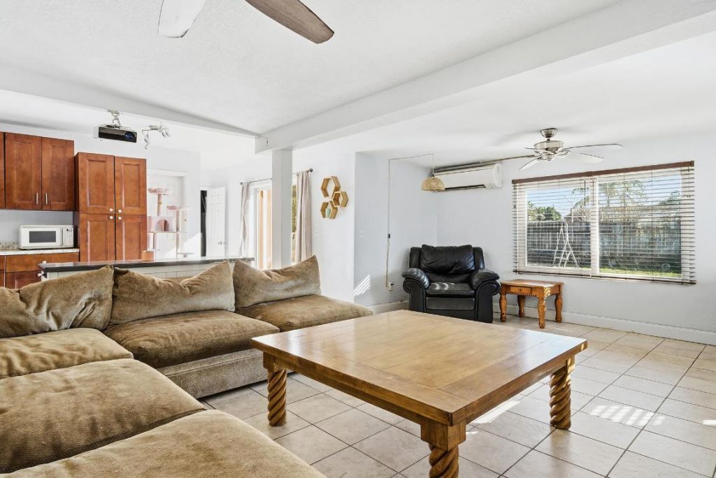 333 Mid Pines Road, Palm Springs, FL 33461 Photo