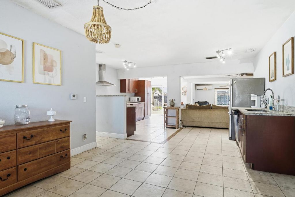 333 Mid Pines Road, Palm Springs, FL 33461 Photo