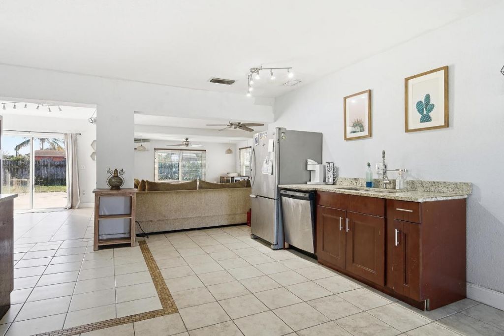 333 Mid Pines Road, Palm Springs, FL 33461 Photo