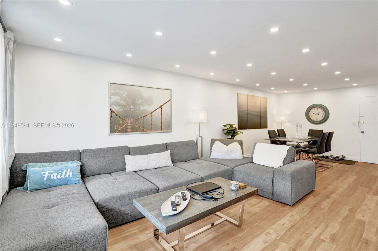 401 Golden Isles Dr , Unit 302, Hallandale Beach, FL 33009 Photo