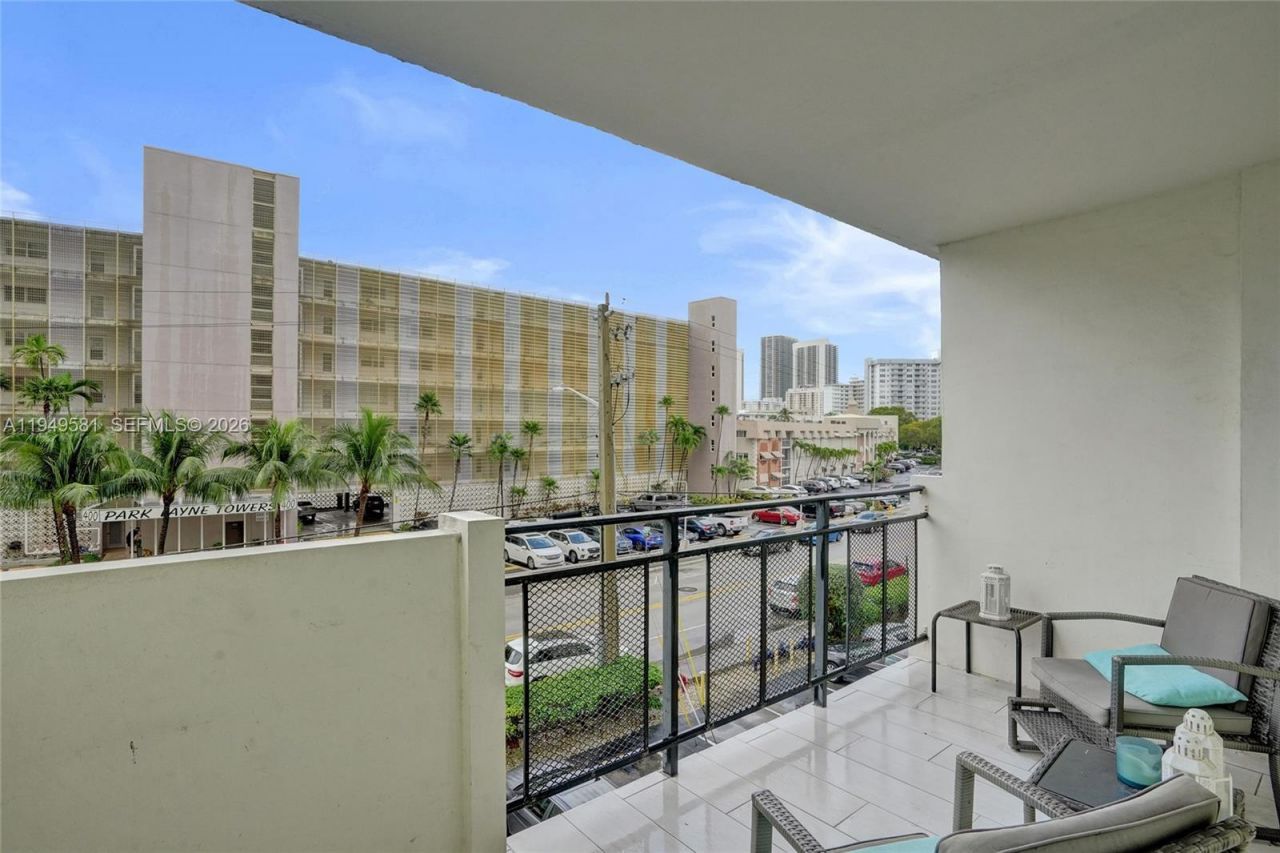 401 Golden Isles Dr , Unit 302, Hallandale Beach, FL 33009 Photo