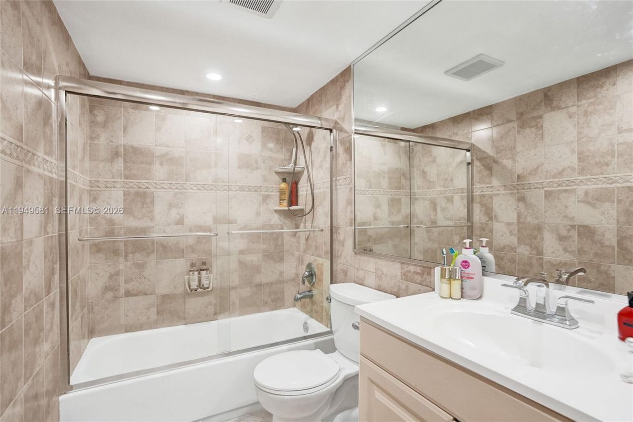 401 Golden Isles Dr , Unit 302, Hallandale Beach, FL 33009 Photo