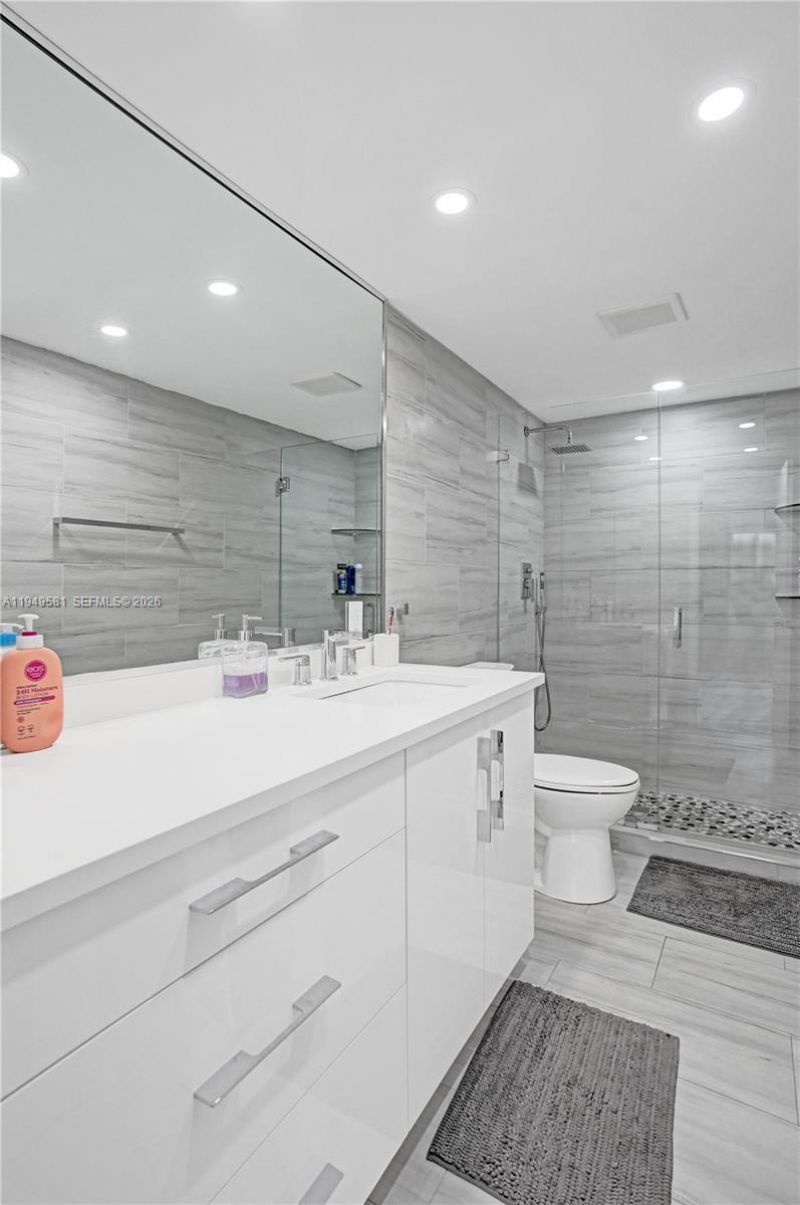 401 Golden Isles Dr , Unit 302, Hallandale Beach, FL 33009 Photo