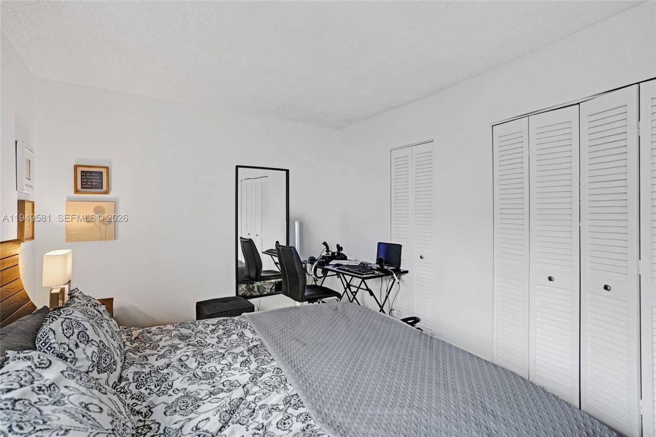 401 Golden Isles Dr , Unit 302, Hallandale Beach, FL 33009 Photo