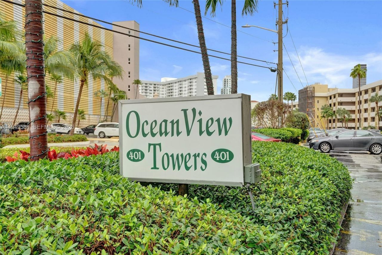 401 Golden Isles Dr , Unit 302, Hallandale Beach, FL 33009 Photo