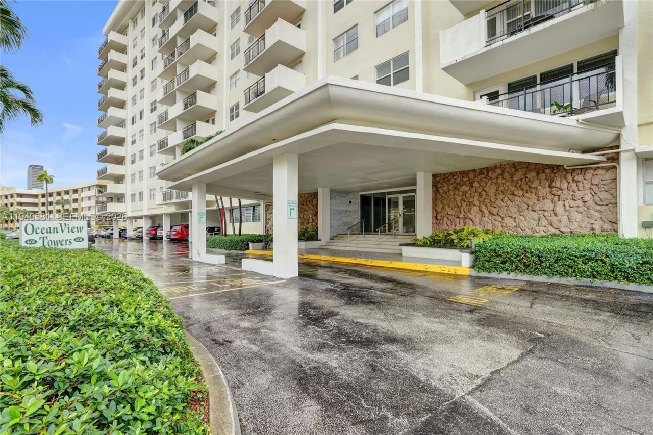 401 Golden Isles Dr , Unit 302, Hallandale Beach, FL 33009 Photo