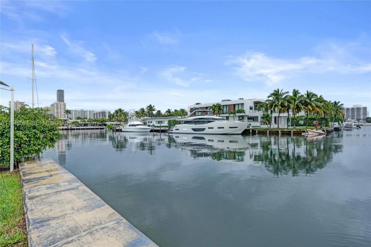 401 Golden Isles Dr , Unit 302, Hallandale Beach, FL 33009 Photo