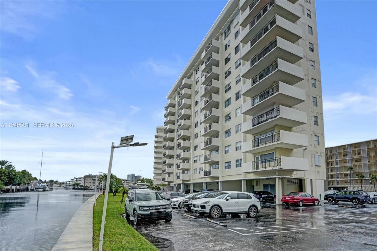 401 Golden Isles Dr , Unit 302, Hallandale Beach, FL 33009 Photo