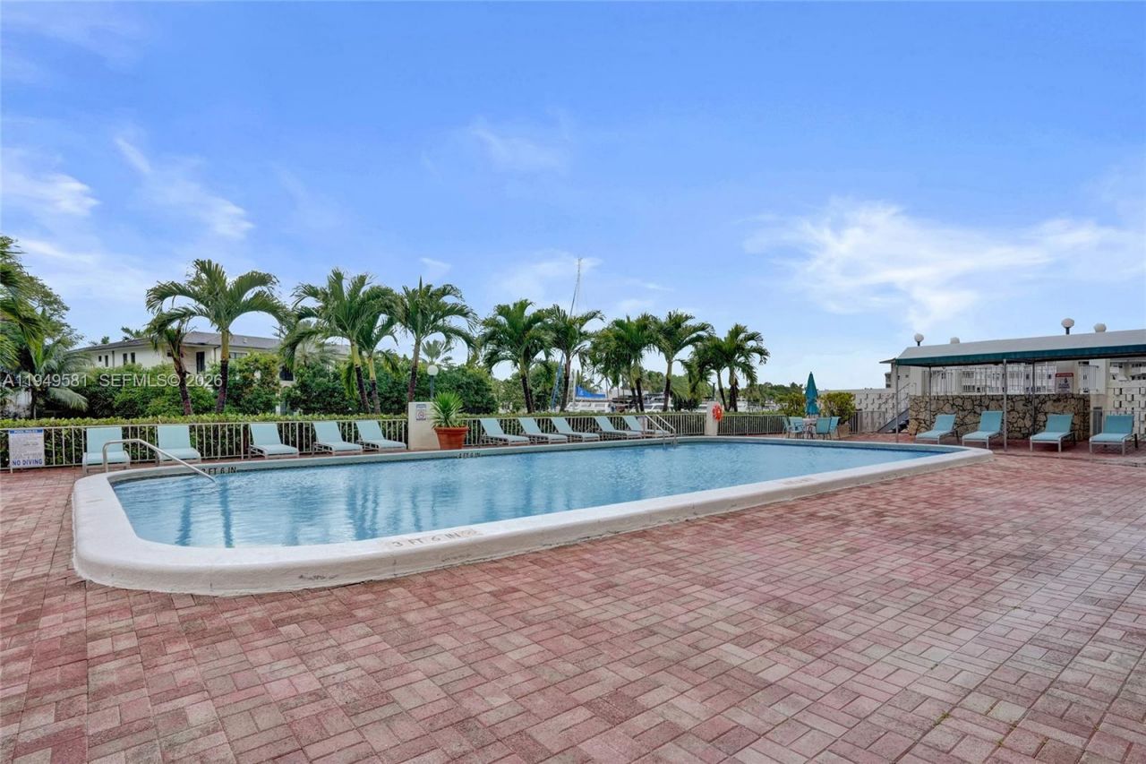 401 Golden Isles Dr , Unit 302, Hallandale Beach, FL 33009 Photo