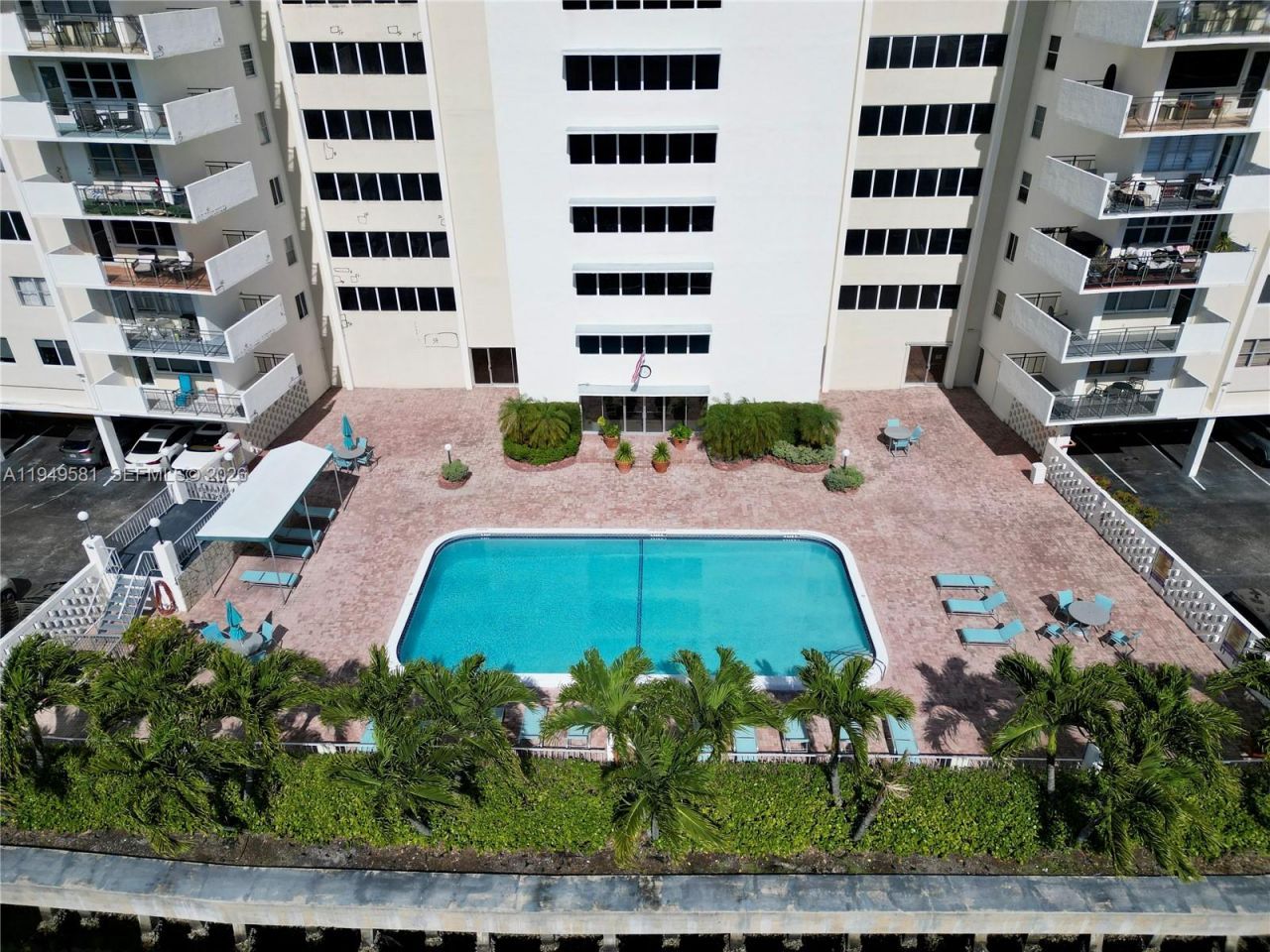 401 Golden Isles Dr , Unit 302, Hallandale Beach, FL 33009 Photo