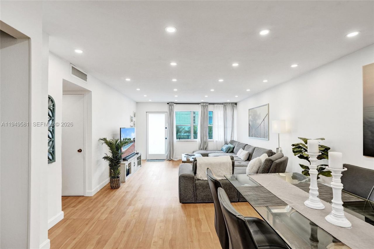 401 Golden Isles Dr , Unit 302, Hallandale Beach, FL 33009 Photo