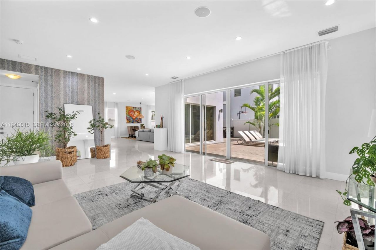 7457 NW 101st Ave, Unit 7457, Doral, FL 33178 Photo