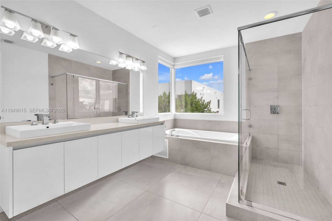 7457 NW 101st Ave, Unit 7457, Doral, FL 33178 Photo