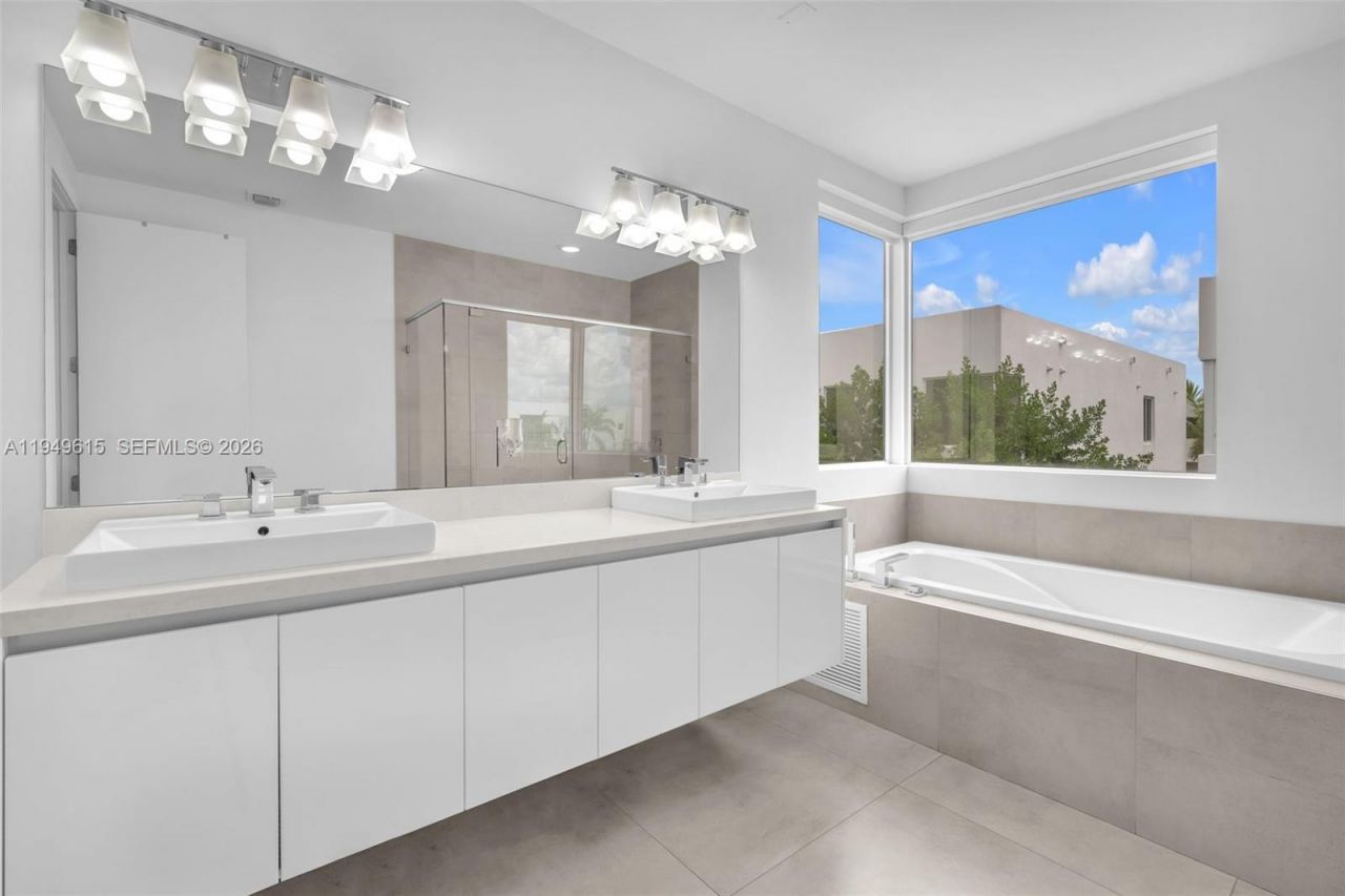 7457 NW 101st Ave, Unit 7457, Doral, FL 33178 Photo