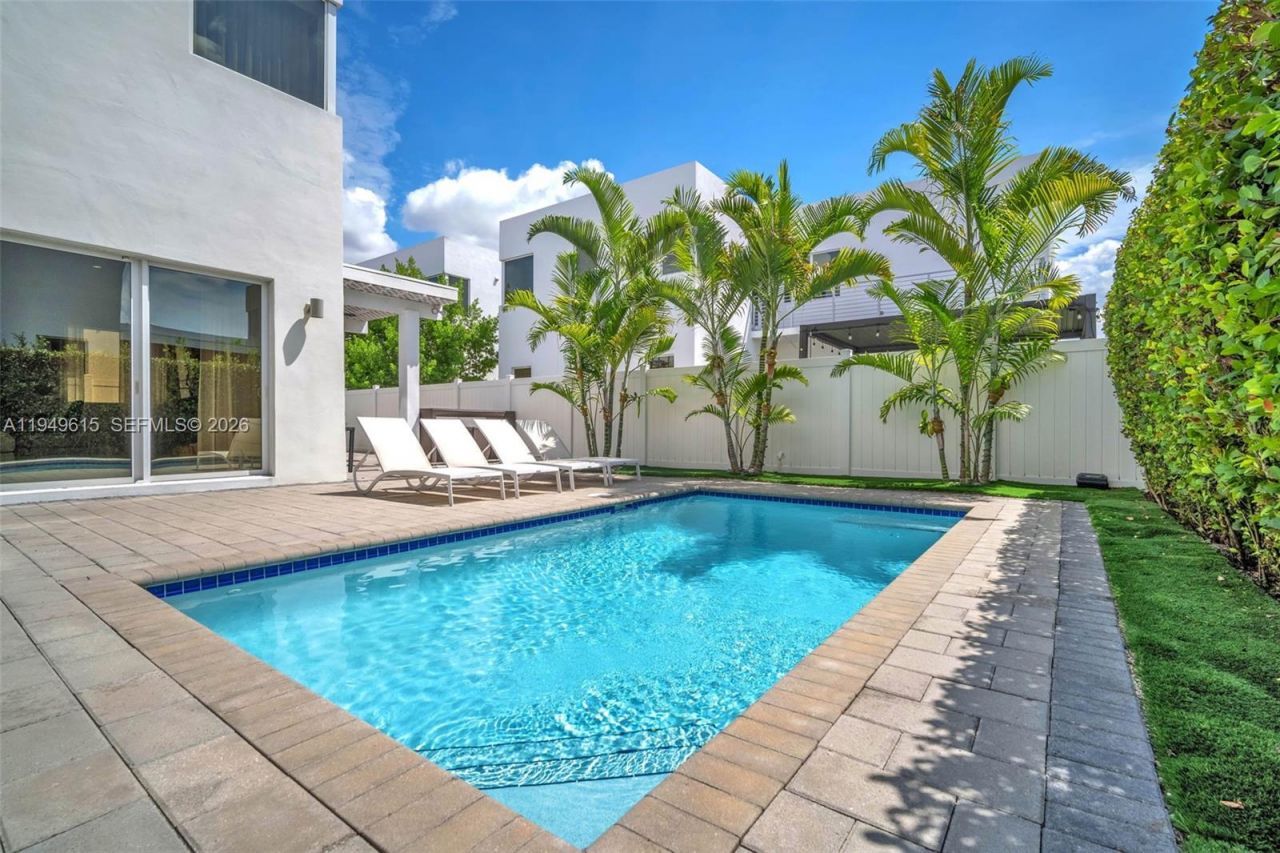 7457 NW 101st Ave, Unit 7457, Doral, FL 33178 Photo