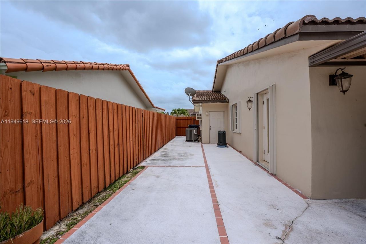 2431 SW 124 Ave, Miami, FL 33175 Photo