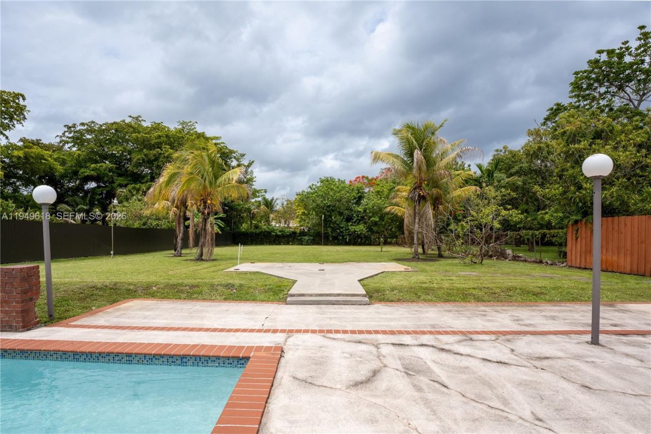 2431 SW 124 Ave, Miami, FL 33175 Photo