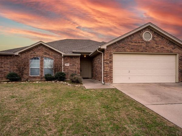908 Chestnut Avenue, Burleson, TX 76028