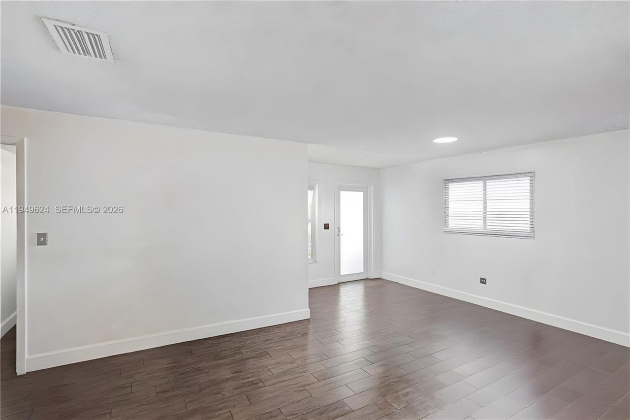 901 NW 34th Ave, Miami, FL 33125 Photo