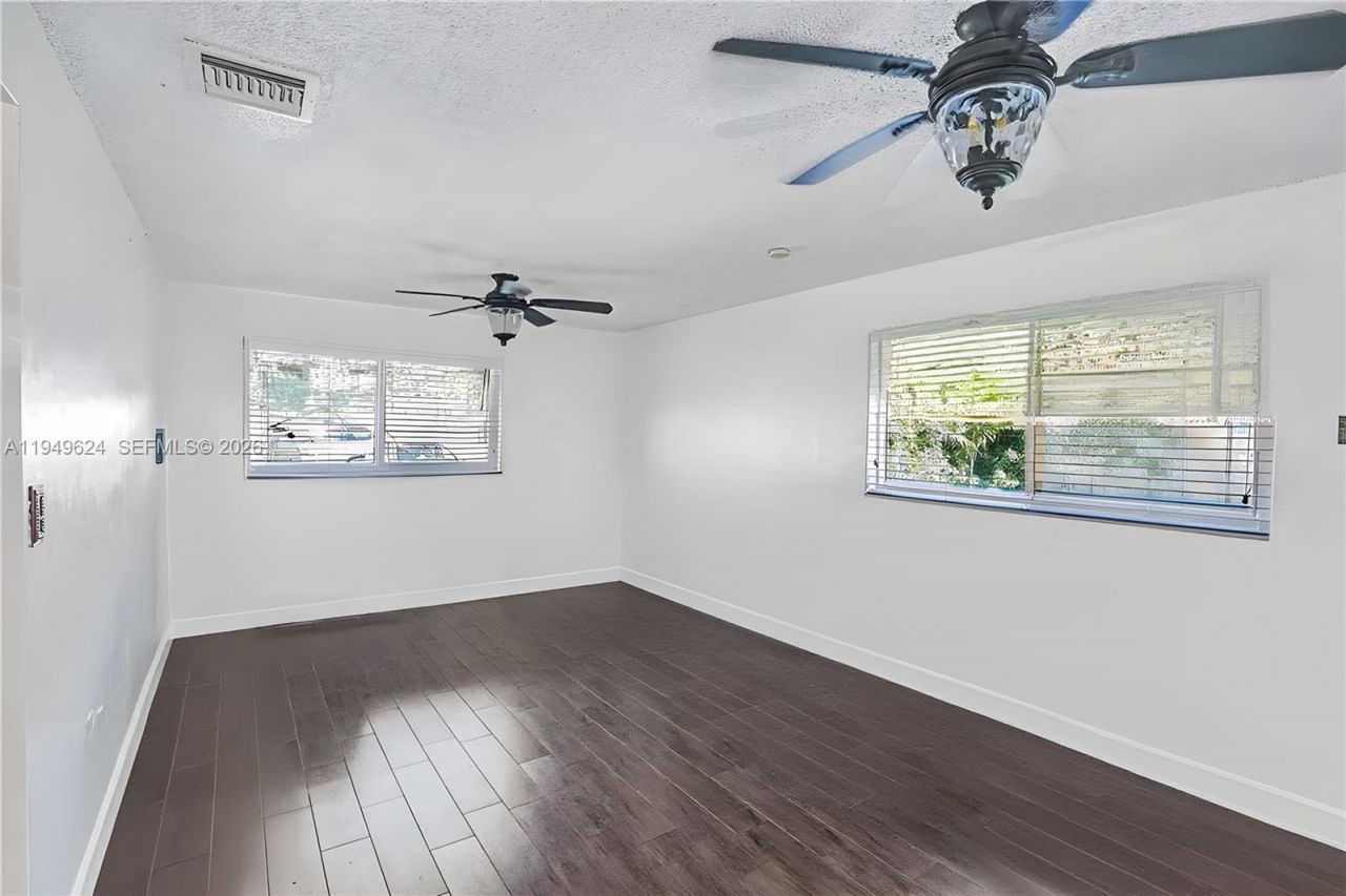 901 NW 34th Ave, Miami, FL 33125 Photo