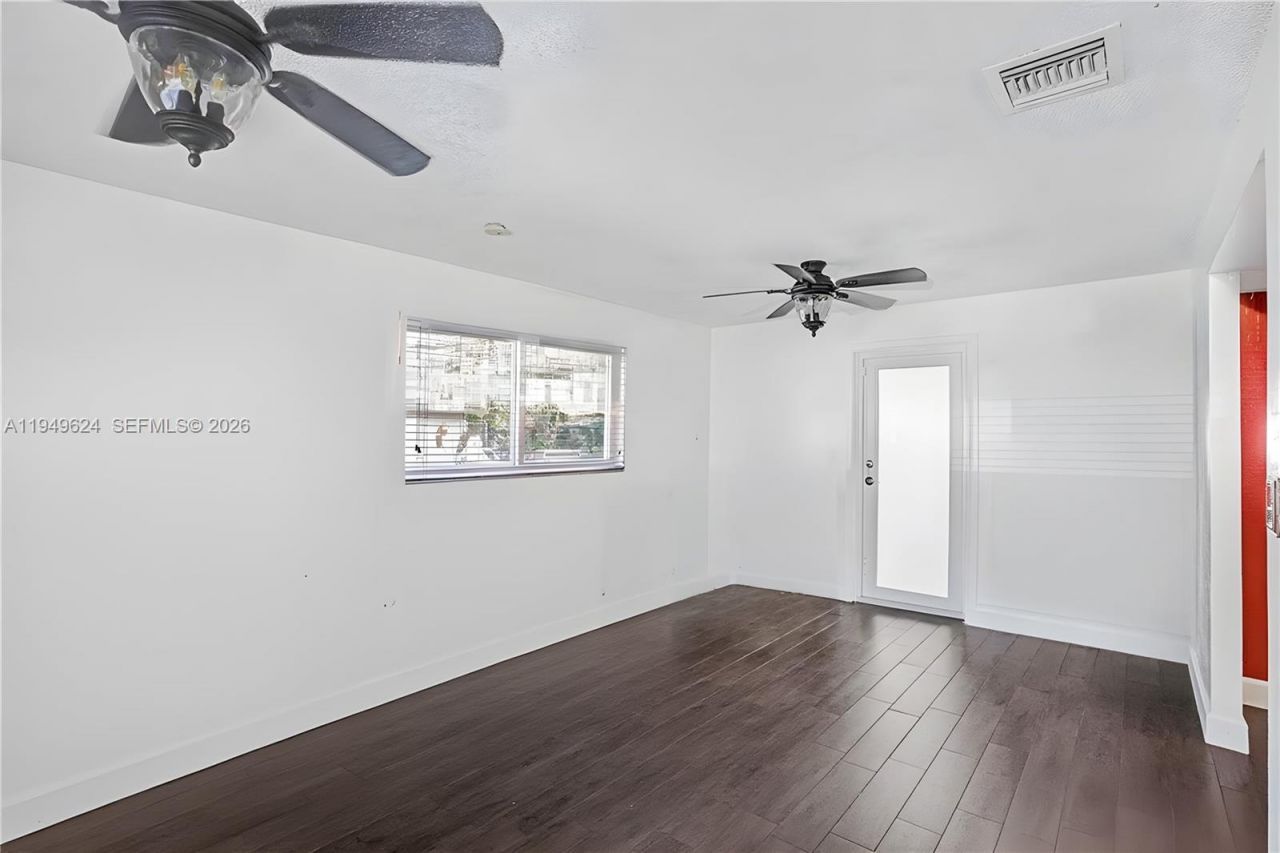 901 NW 34th Ave, Miami, FL 33125 Photo