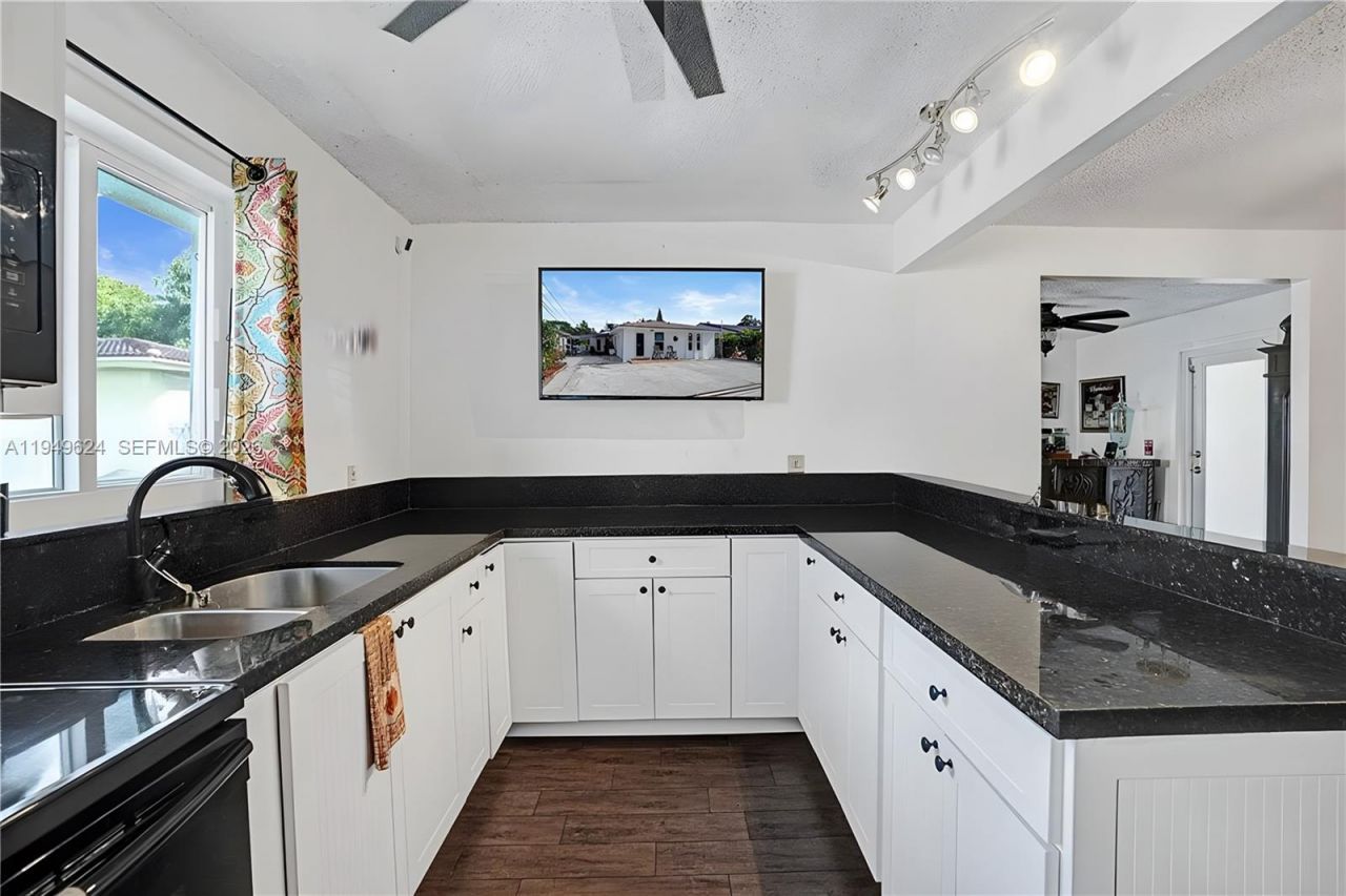 901 NW 34th Ave, Miami, FL 33125 Photo