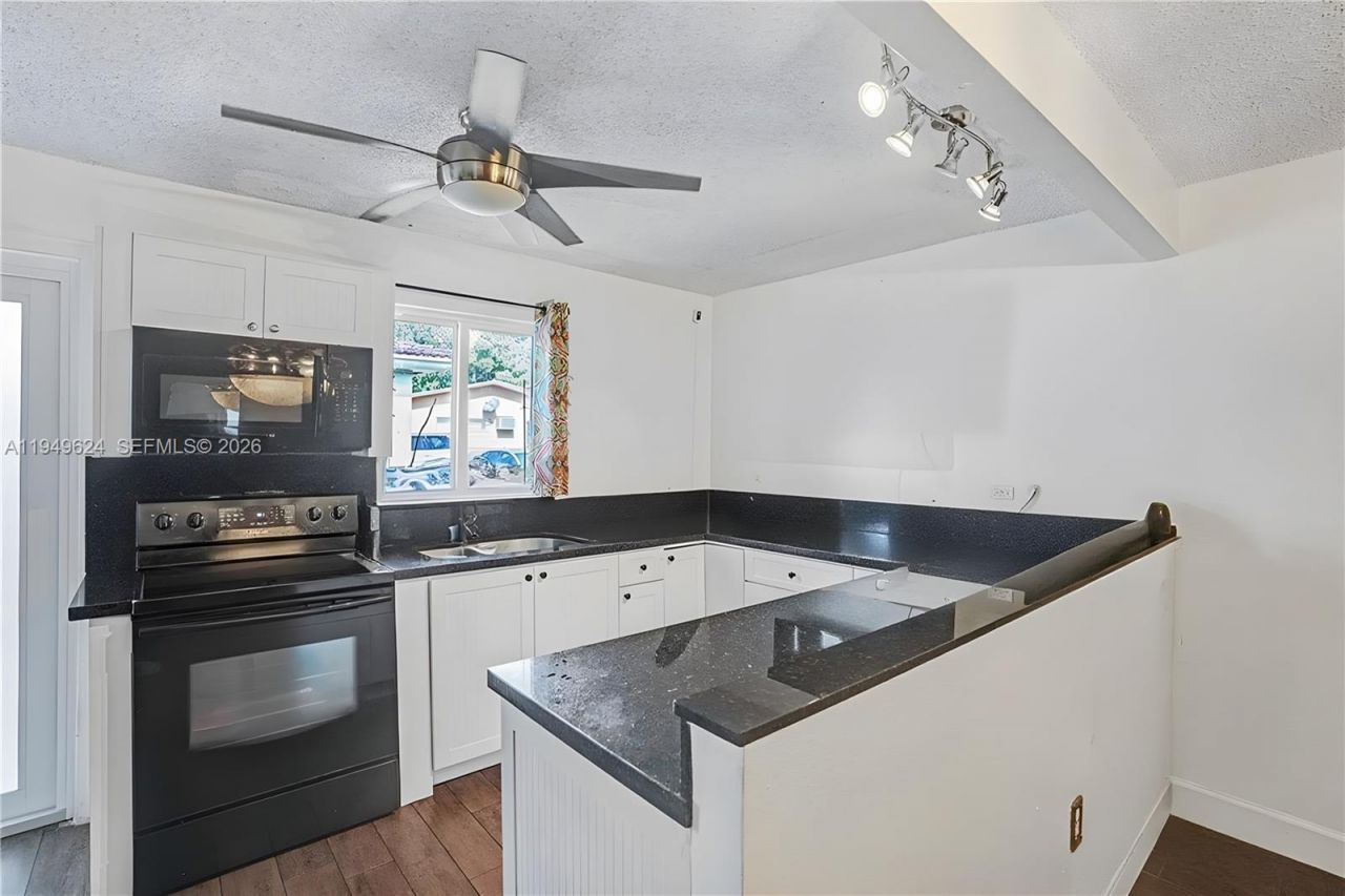 901 NW 34th Ave, Miami, FL 33125 Photo