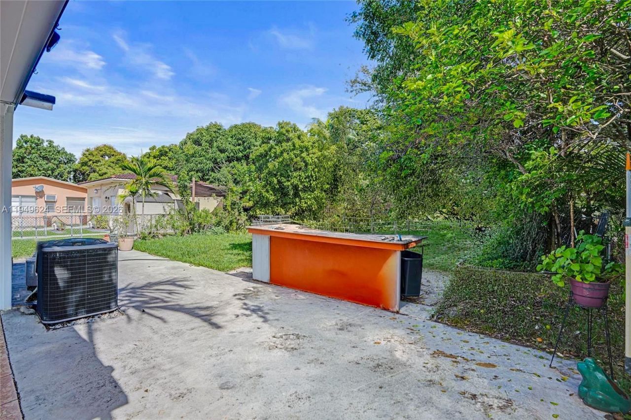901 NW 34th Ave, Miami, FL 33125 Photo
