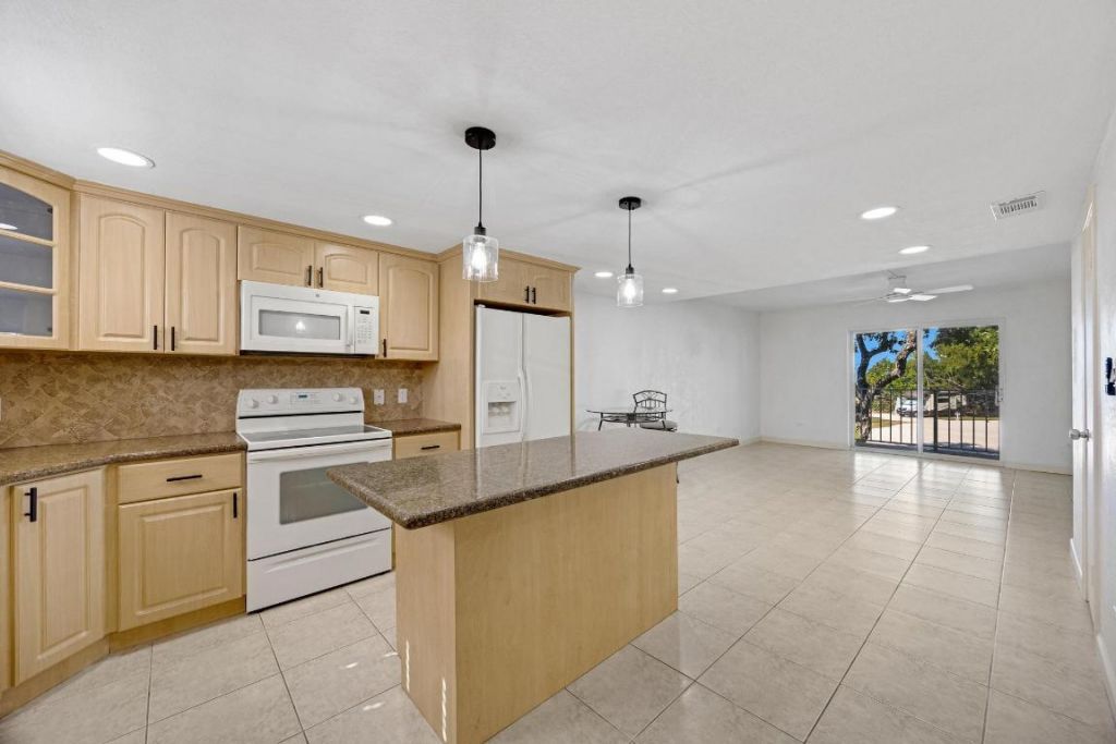 92550 Overseas Highway, Unit 214, Tavernier, FL 33070 Photo