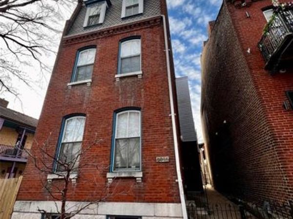 2005 Menard Street, St Louis, MO 63104