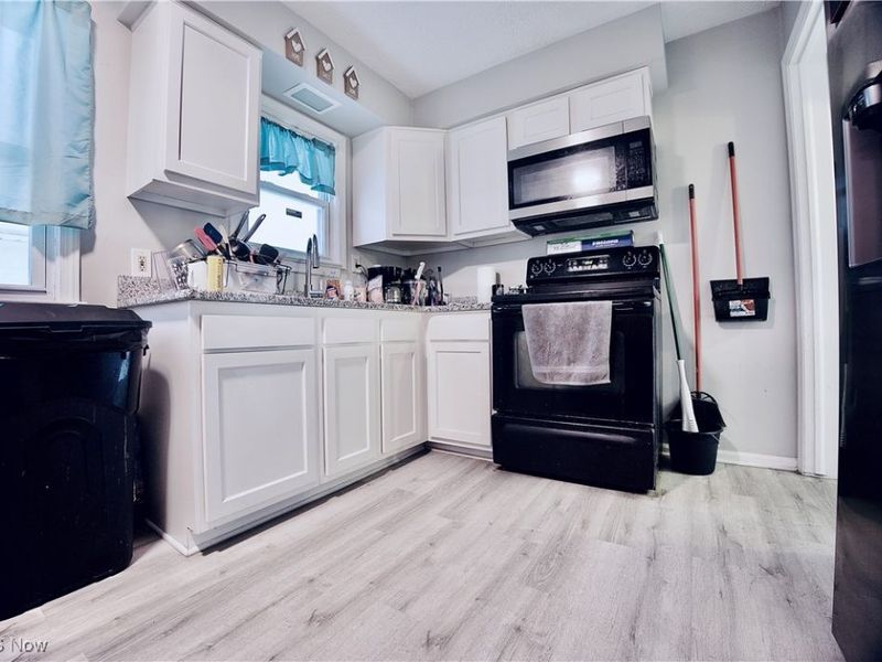 18717 Waterbury Avenue, Maple Heights, OH 44137 Photo 10