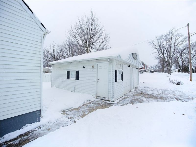 18717 Waterbury Avenue, Maple Heights, OH 44137 Photo 24