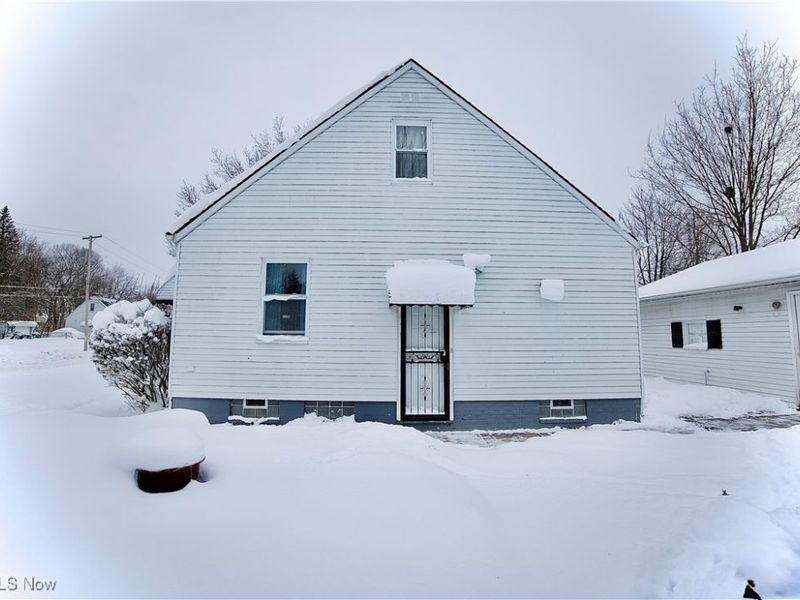 18717 Waterbury Avenue, Maple Heights, OH 44137 Photo 4