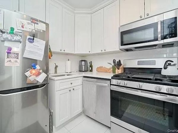 New York (Manhattan), NY 10022