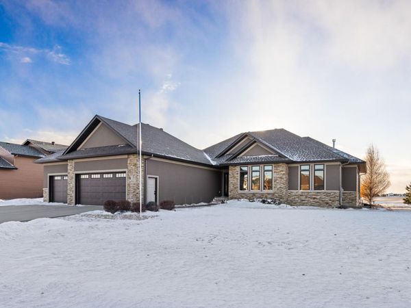 776 RIVERBEND Road, Oxbow, ND 58047