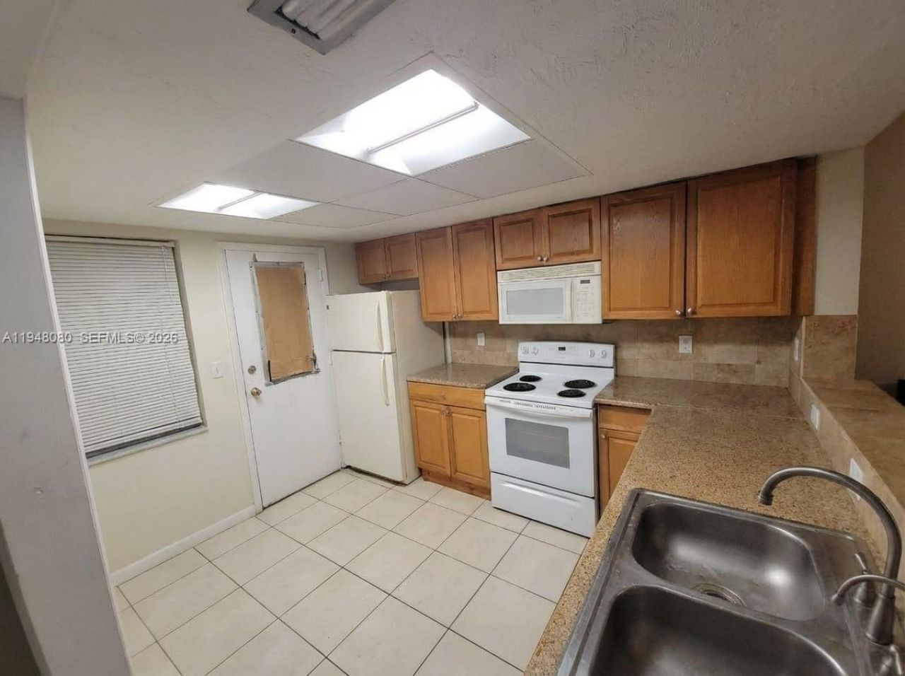 1591 NE Miami Gardens Dr, Unit 205, Miami, FL 33179 Photo