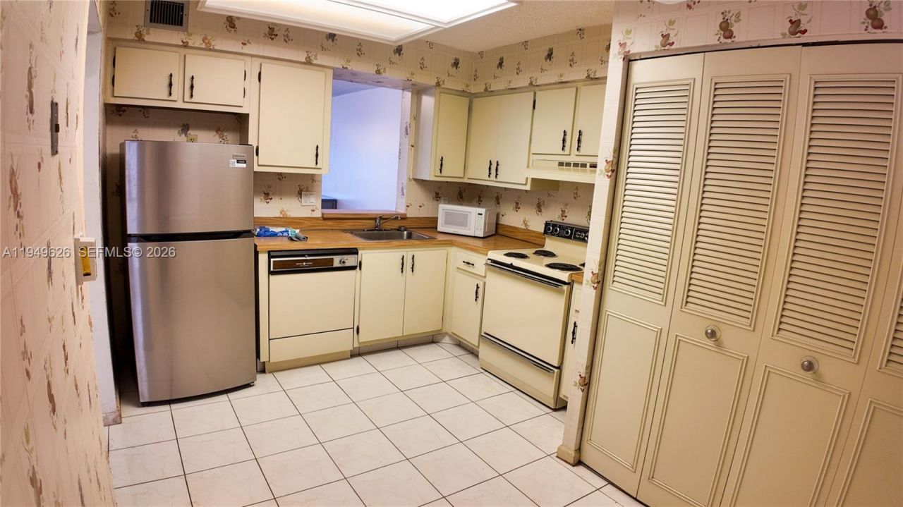 7220 Lake Cir Dr, Unit 203, Margate, FL 33063 Photo