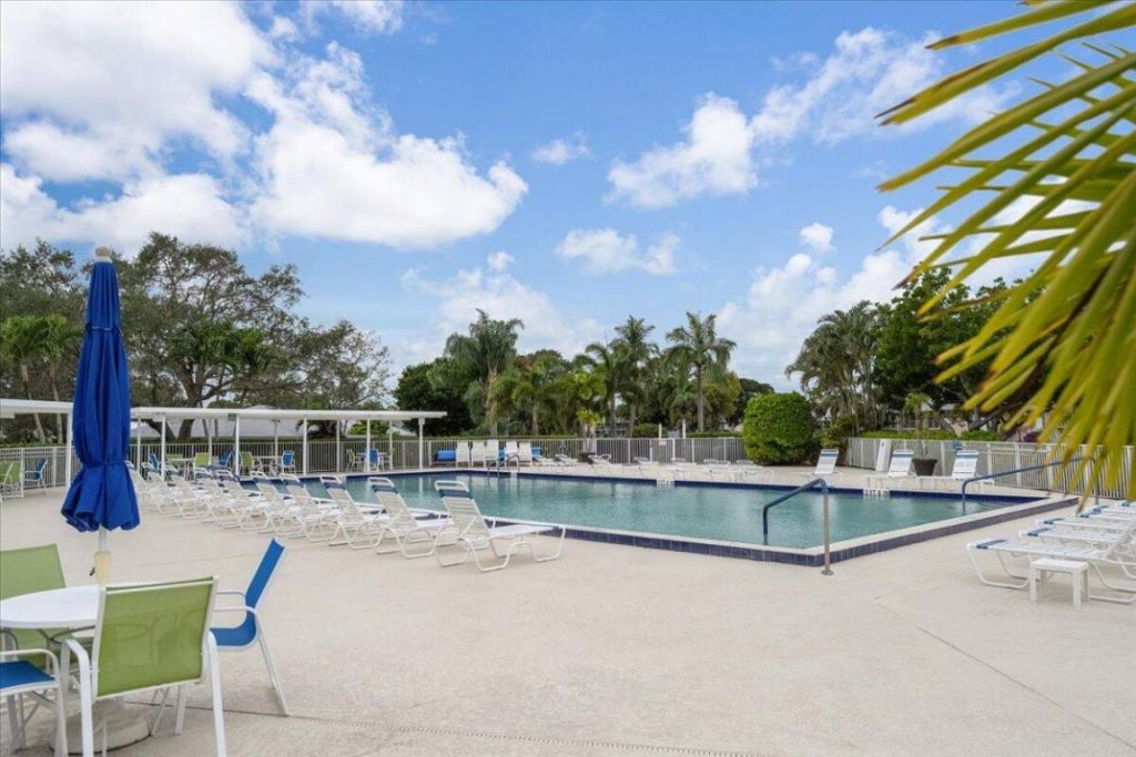 18081 SE Country Club Drive, Unit 35-348, Jupiter, FL 33469 Photo