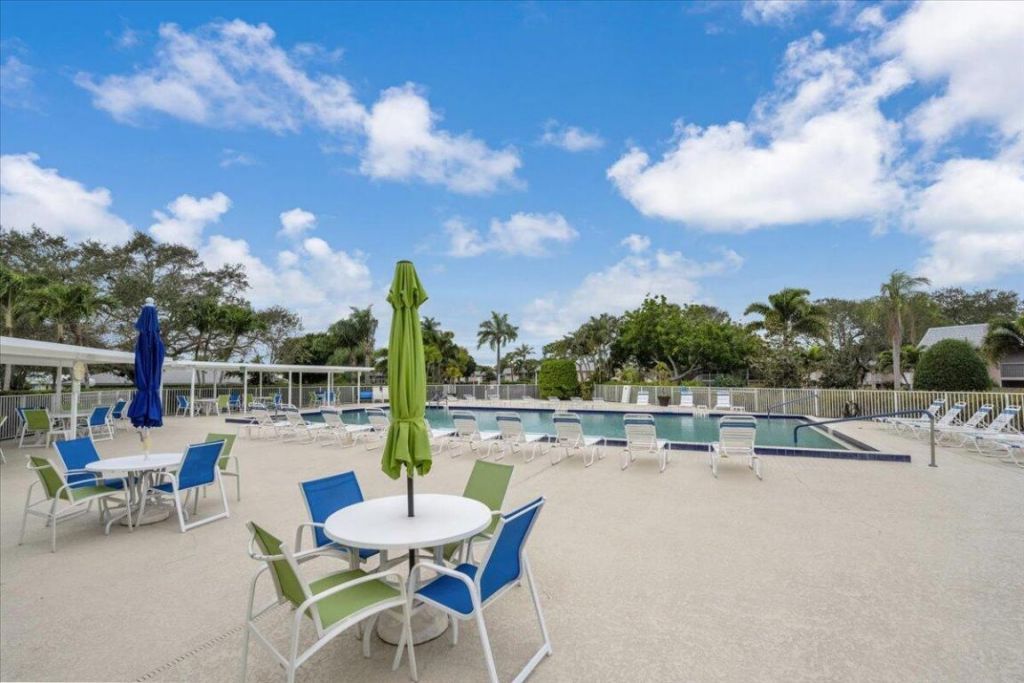 18081 SE Country Club Drive, Unit 35-348, Jupiter, FL 33469 Photo