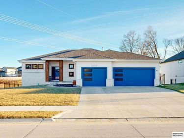 11253 Sunburst Drive, Papillion, NE 68046