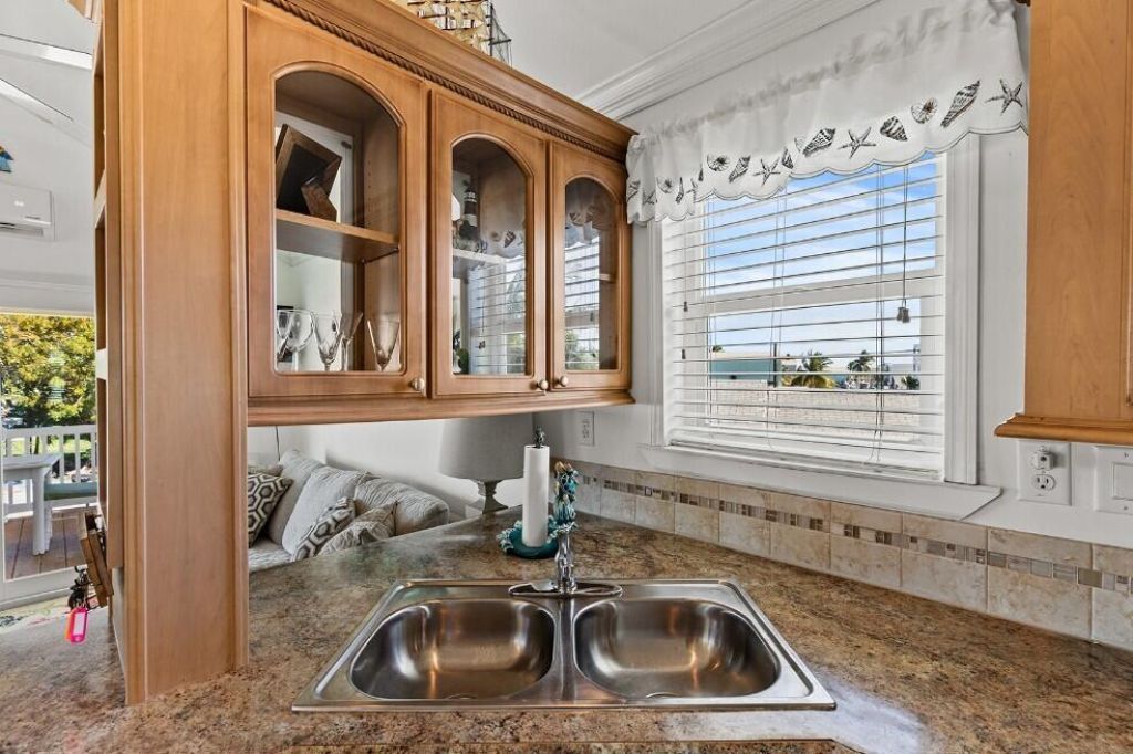 31478 Avenue E, Big Pine Key, FL 33043 Photo