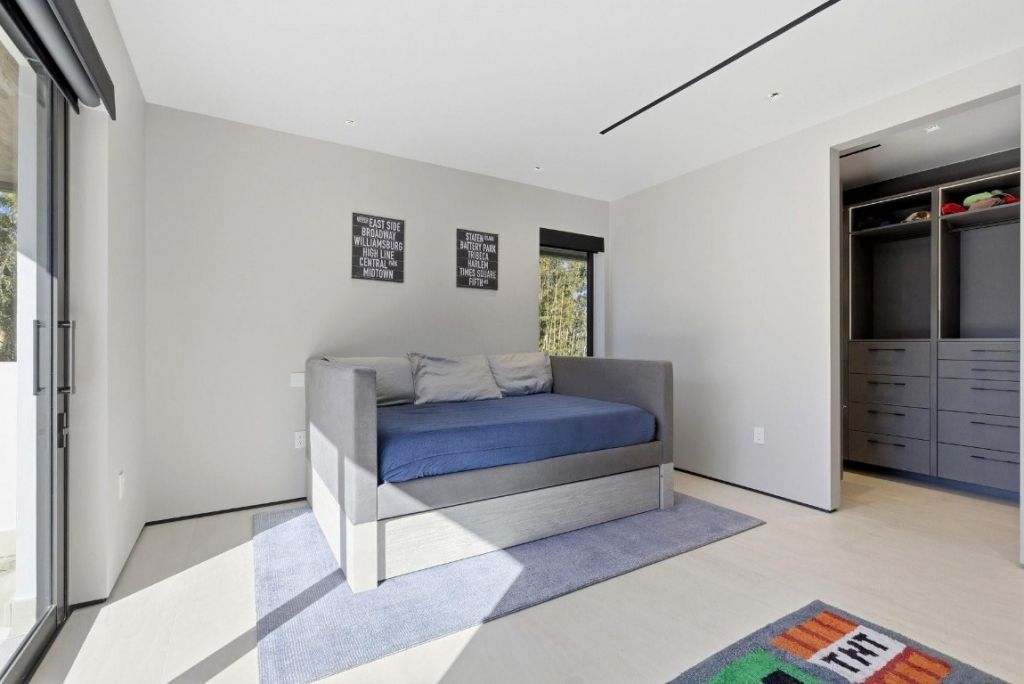 2103 Bayview Dr, Fort Lauderdale, FL 33305 Photo